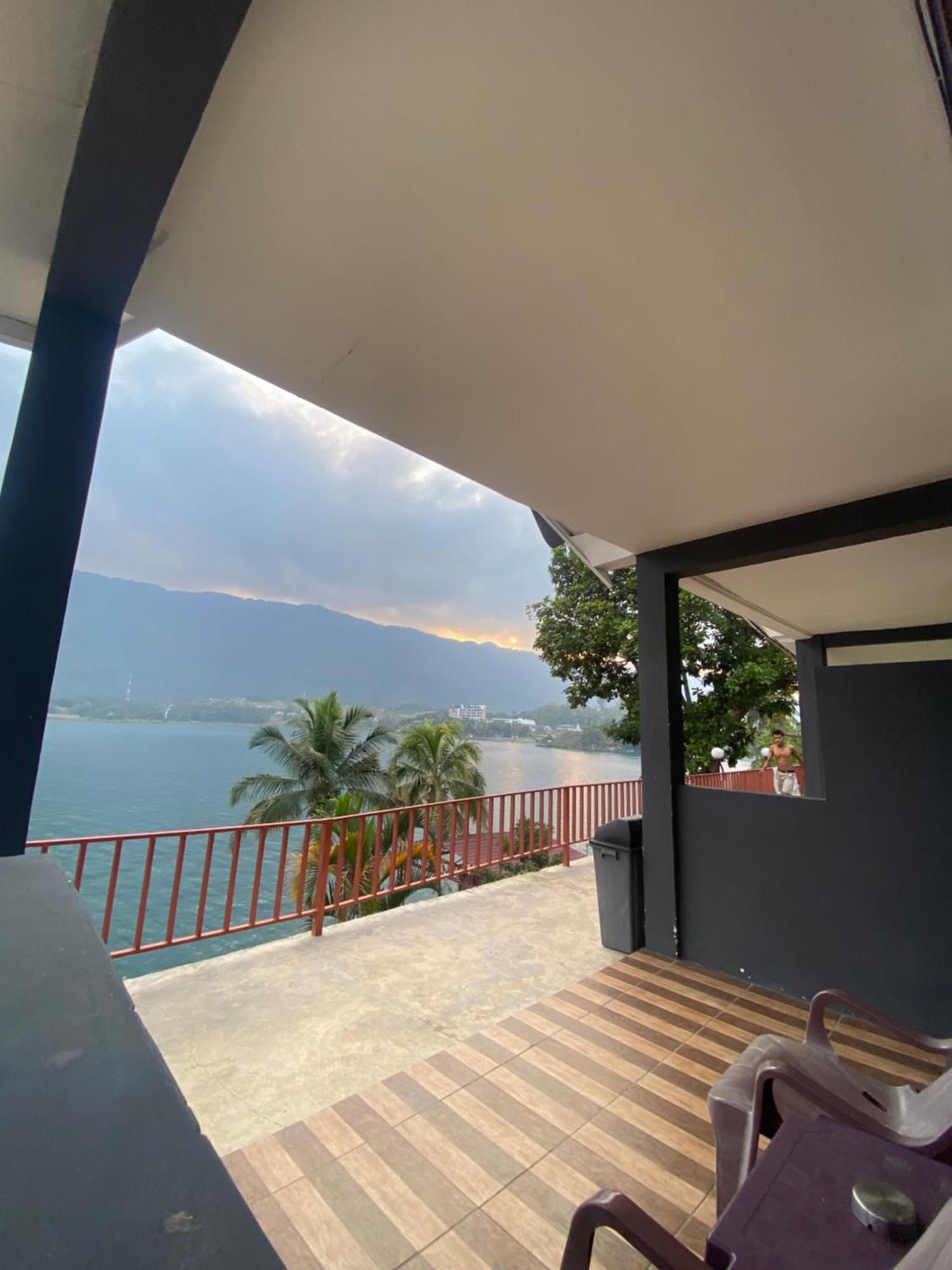 Vandu'S View Guest House & Restaurant Tuk Tuk Dış mekan fotoğraf