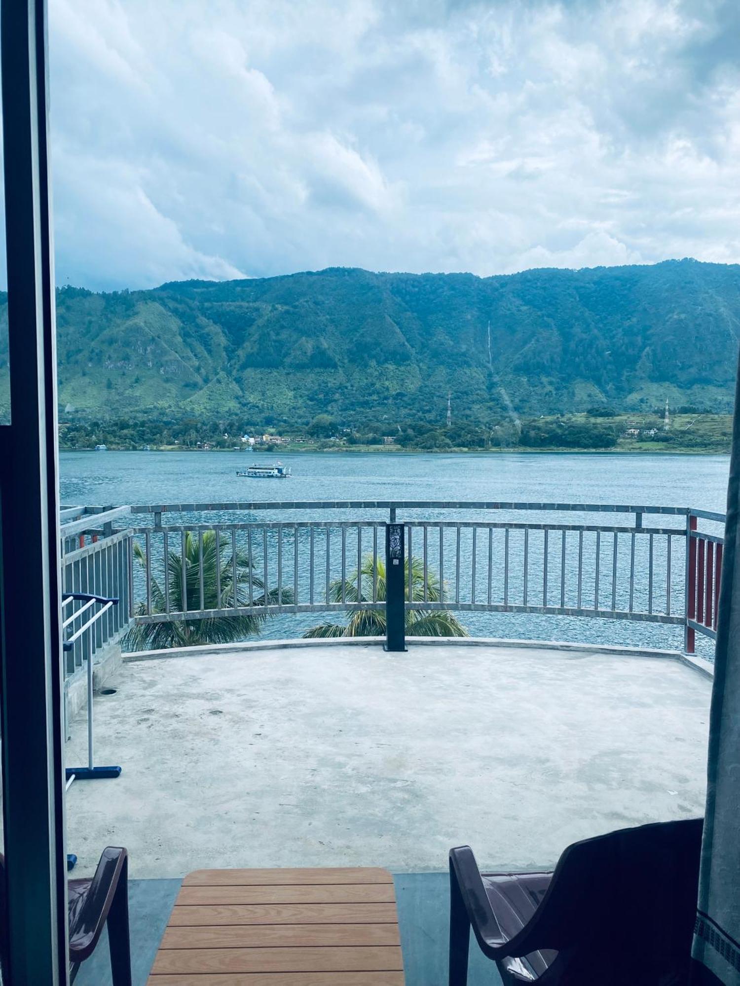 Vandu'S View Guest House & Restaurant Tuk Tuk Dış mekan fotoğraf